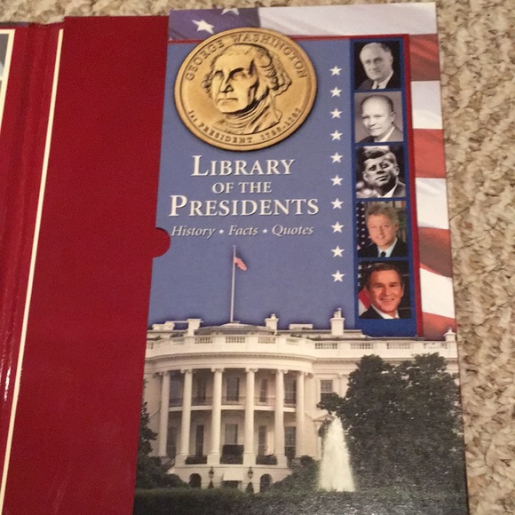 NWOT and VTG “U.S. Presidential Dollars Deluxe Coin Collector’s Album” and Book - Picture 6 of 7